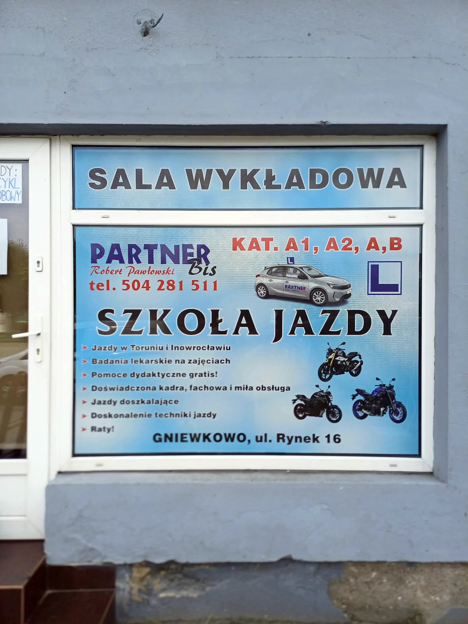 Szkoła Jazdy – witryny